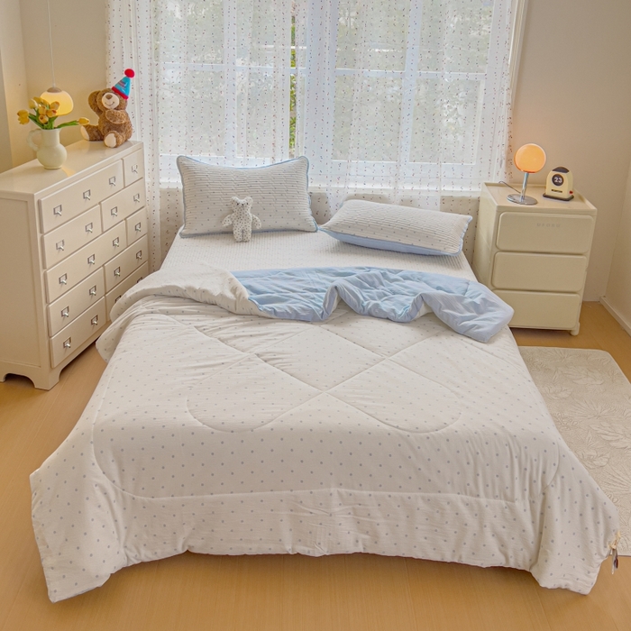 91家纺网 家纺一手货源 找家纺 贝扬思家纺 2026新款云感双层纱7A抗菌夏被四件套系列-栀夏系列 栀夏-海盐汤圆