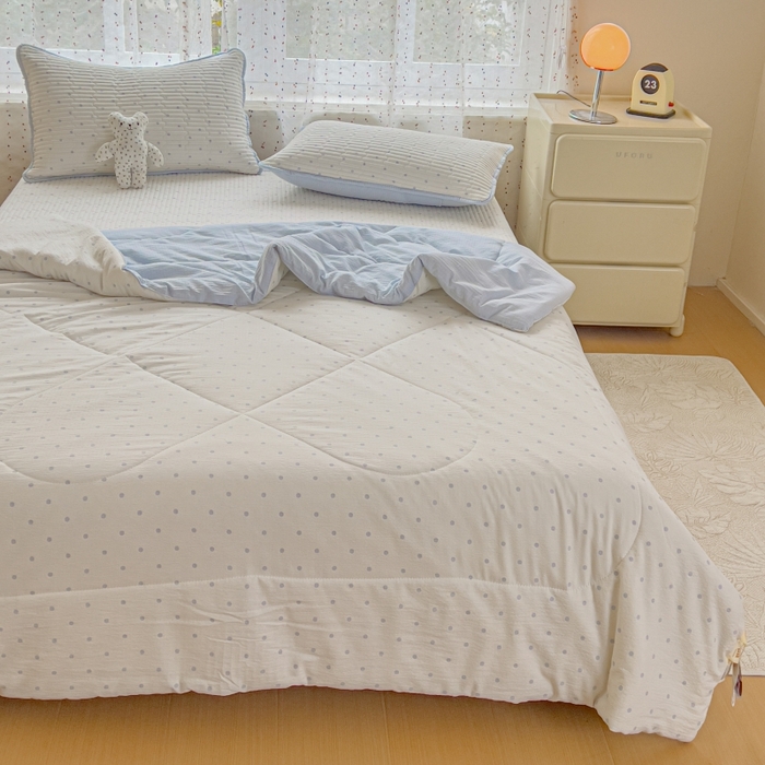 91家纺网 家纺一手货源 找家纺 贝扬思家纺 2026新款云感双层纱7A抗菌夏被四件套系列-栀夏系列 栀夏-海盐汤圆