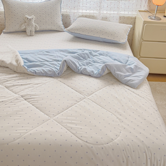 91家纺网 家纺一手货源 找家纺 贝扬思家纺 2026新款云感双层纱7A抗菌夏被四件套系列-栀夏系列 栀夏-海盐汤圆