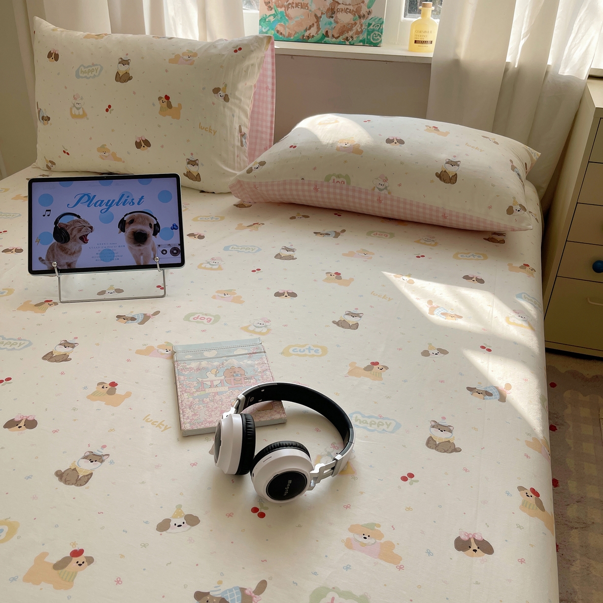 91家纺网 家纺一手货源 找家纺 六巷胡同 2026新款40支全棉13070INS卡通全棉单品床单 汪星人派对