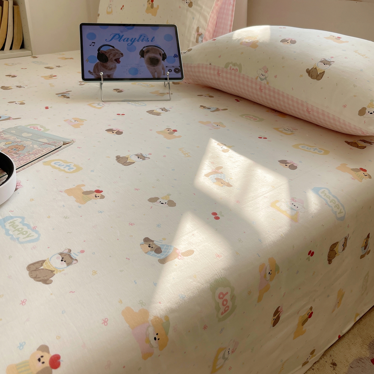 91家纺网 家纺一手货源 找家纺 六巷胡同 2026新款40支全棉13070INS卡通全棉单品床单 汪星人派对