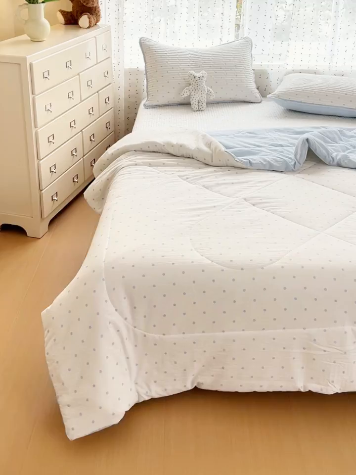 91家纺网 家纺一手货源 找家纺 贝扬思家纺 2026新款云感双层纱7A抗菌夏被四件套系列-栀夏系列 栀夏-海盐汤圆