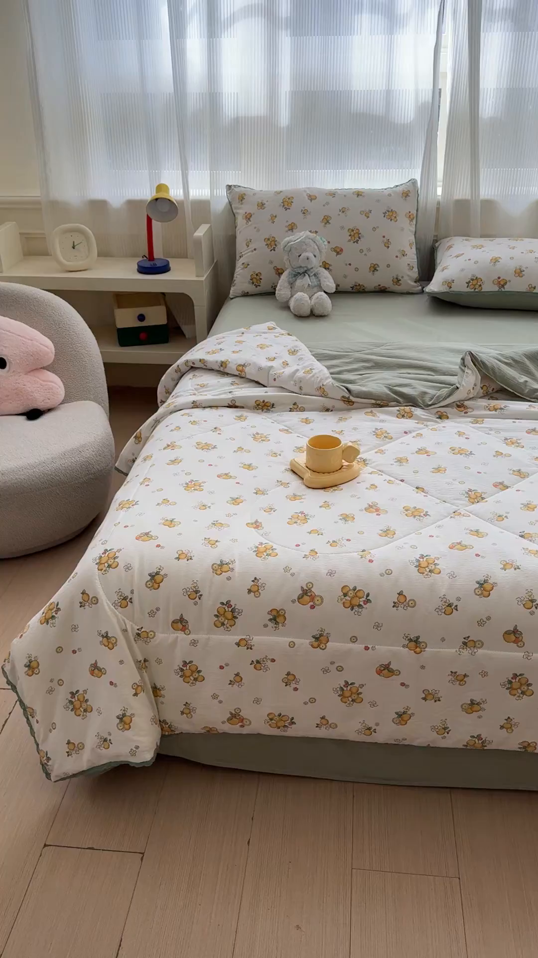 91家纺网 家纺一手货源 找家纺 贝扬思家纺 2026新款云感双层纱抗菌花边夏被-晴风系列 晴风-甜橙花事