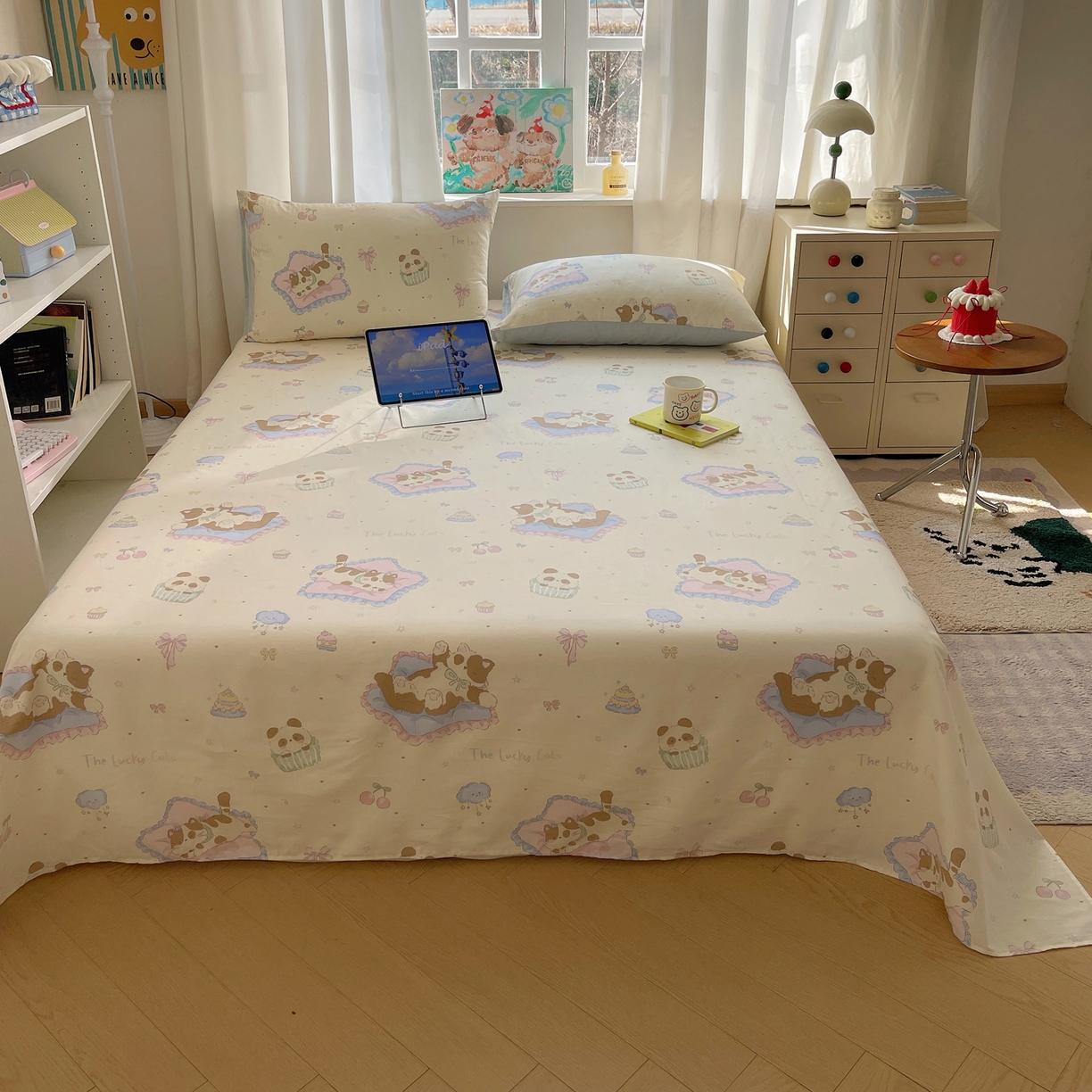 91家纺网 家纺一手货源 找家纺 六巷胡同 2026新款40支全棉13070INS卡通全棉单品床单 慵懒猫咪崽