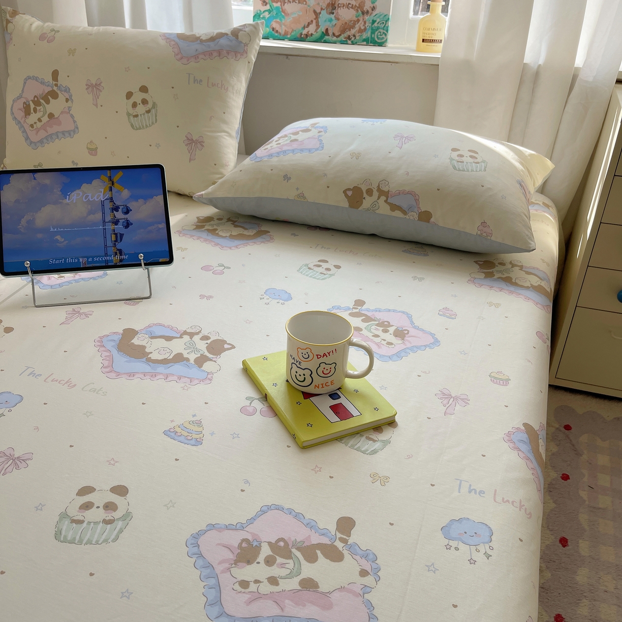 91家纺网 家纺一手货源 找家纺 六巷胡同 2026新款40支全棉13070INS卡通全棉单品床单 慵懒猫咪崽