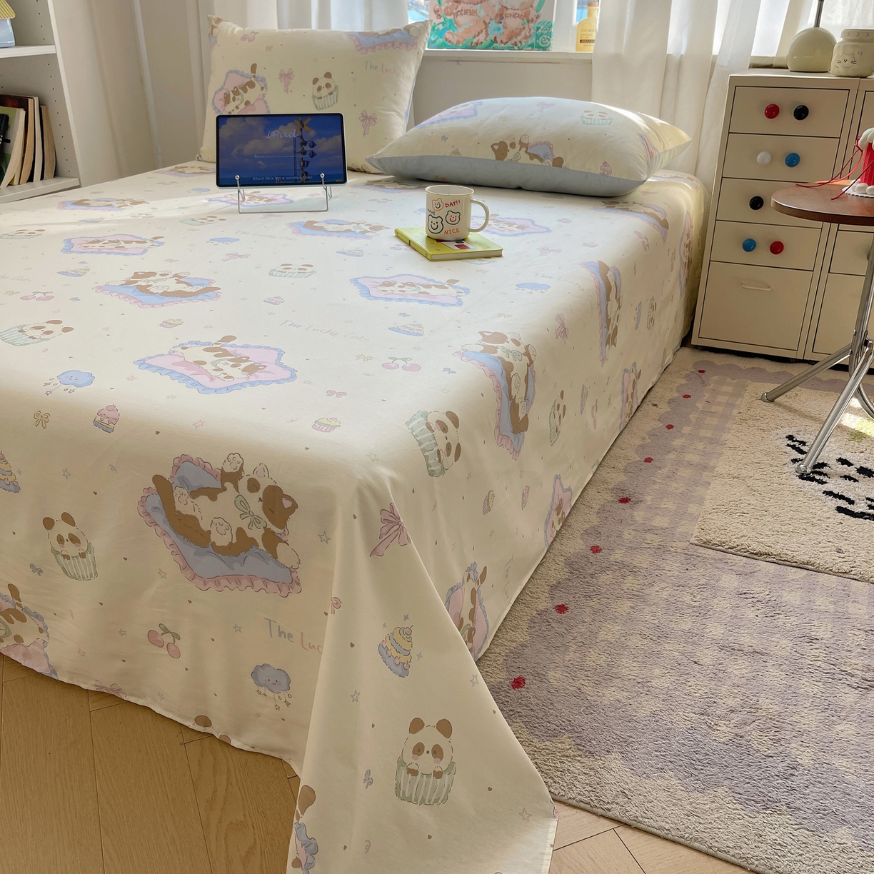 91家纺网 家纺一手货源 找家纺 六巷胡同 2026新款40支全棉13070INS卡通全棉单品床单 慵懒猫咪崽