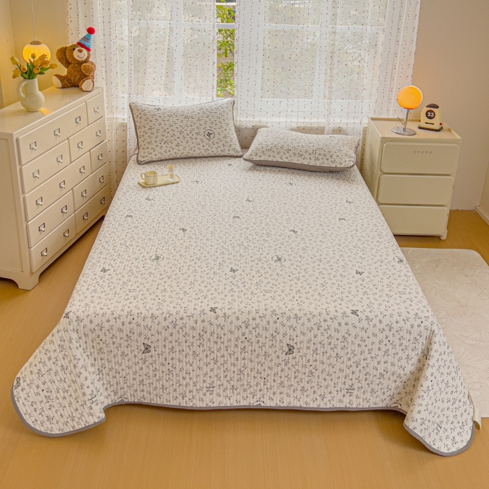 91家纺网 家纺一手货源 找家纺 贝扬思家纺 2026新款云感双层纱7A抗菌夏被四件套系列-栀夏系列 栀夏-困蝶