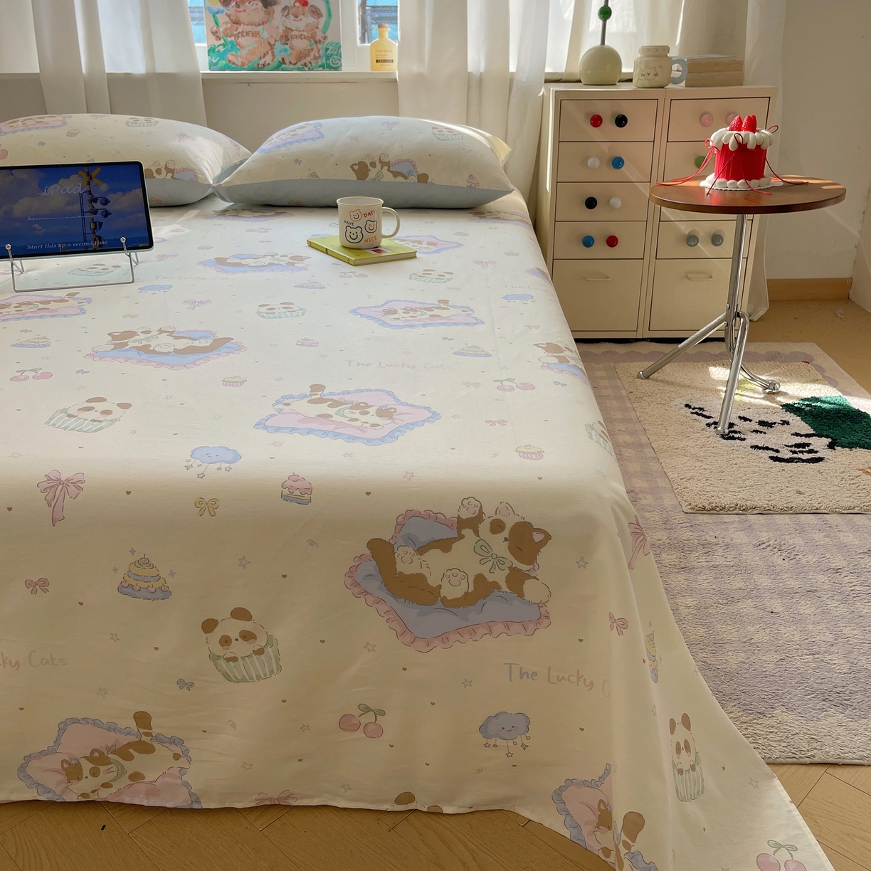 91家纺网 家纺一手货源 找家纺 六巷胡同 2026新款40支全棉13070INS卡通全棉单品床单 慵懒猫咪崽