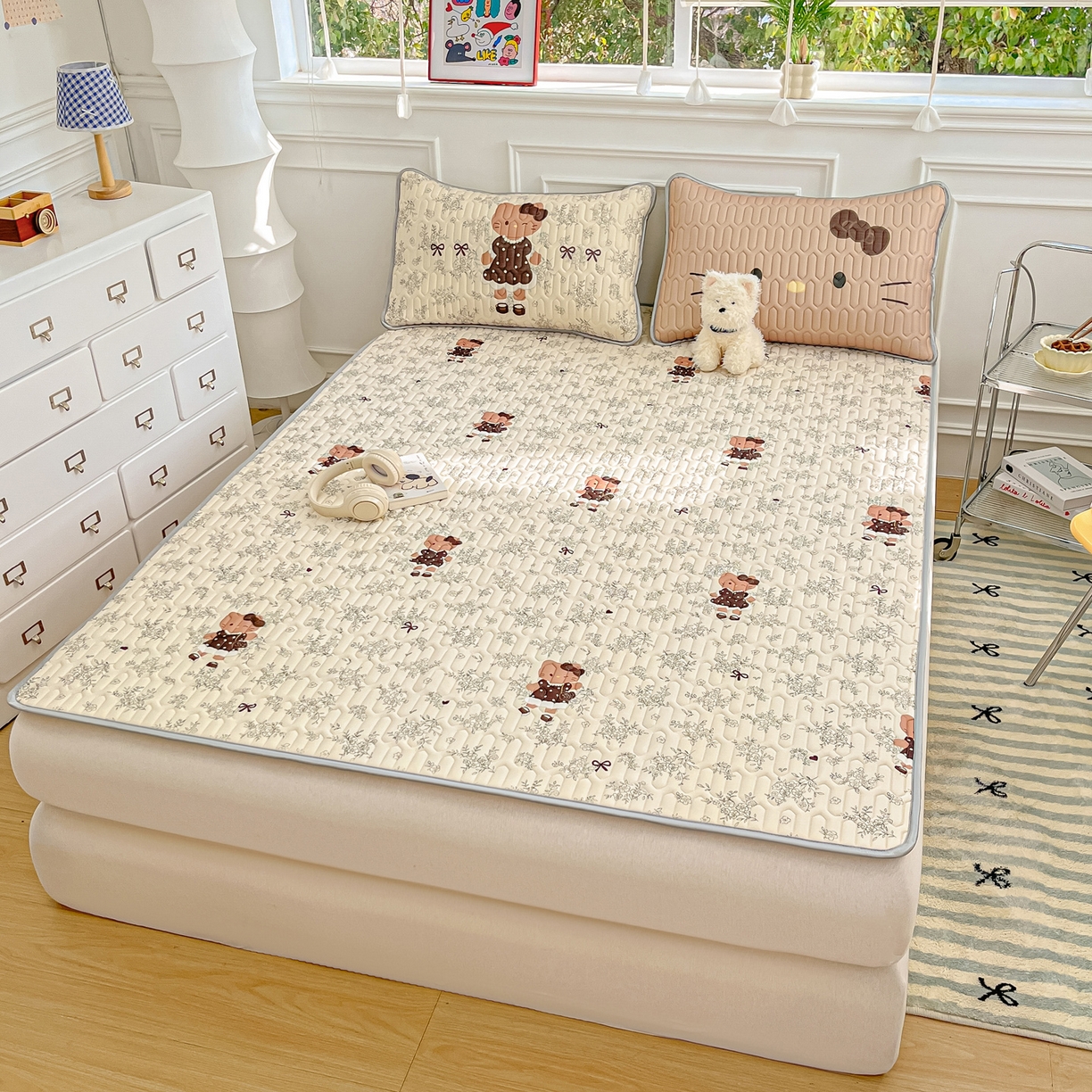 91家纺网 家纺一手货源 找家纺 摩妮卡 2026新款数码大版小清新乳胶凉席床席款三件套-场景一 拍照小场地