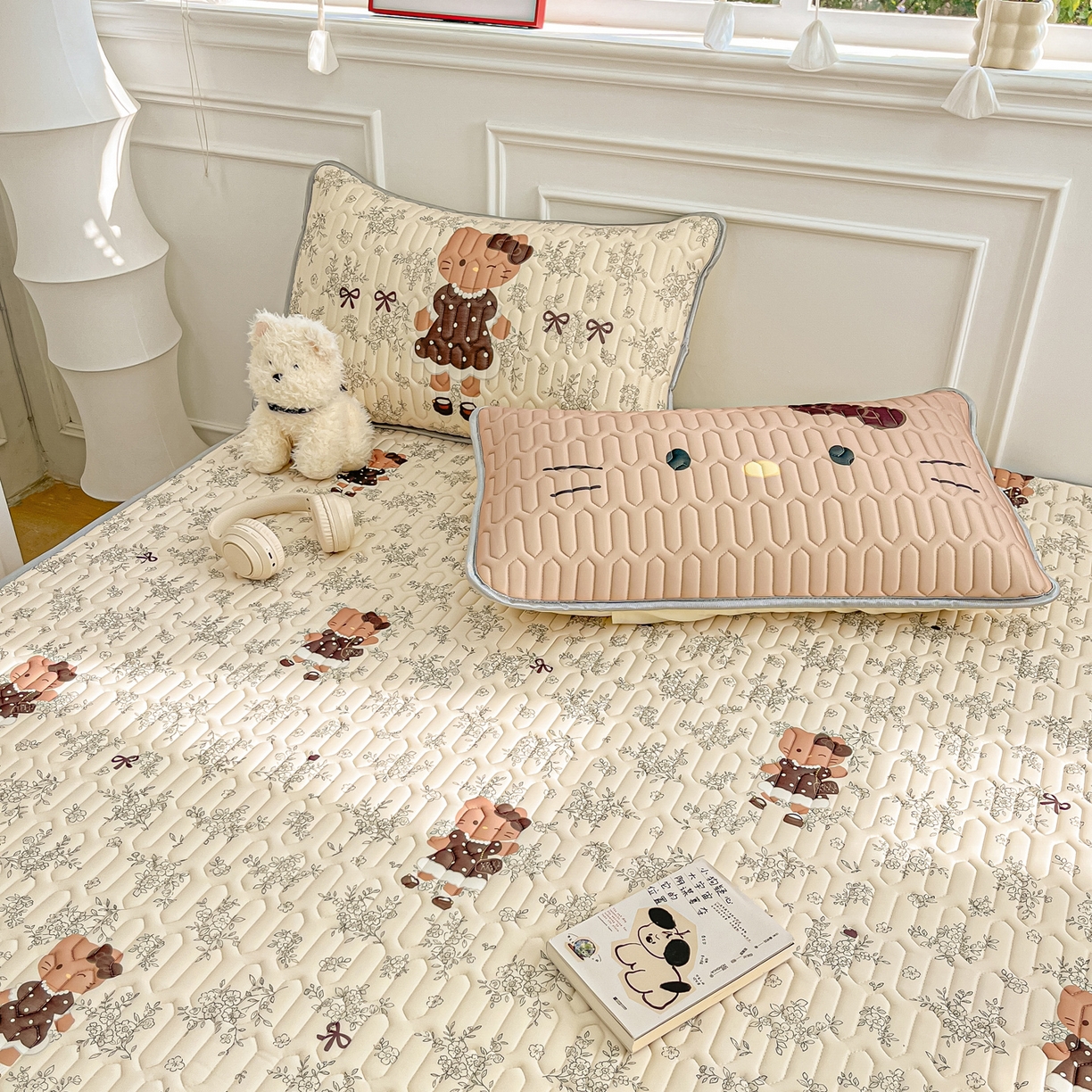 91家纺网 家纺一手货源 找家纺 摩妮卡 2026新款数码大版小清新乳胶凉席床席款三件套-场景一 拍照小场地