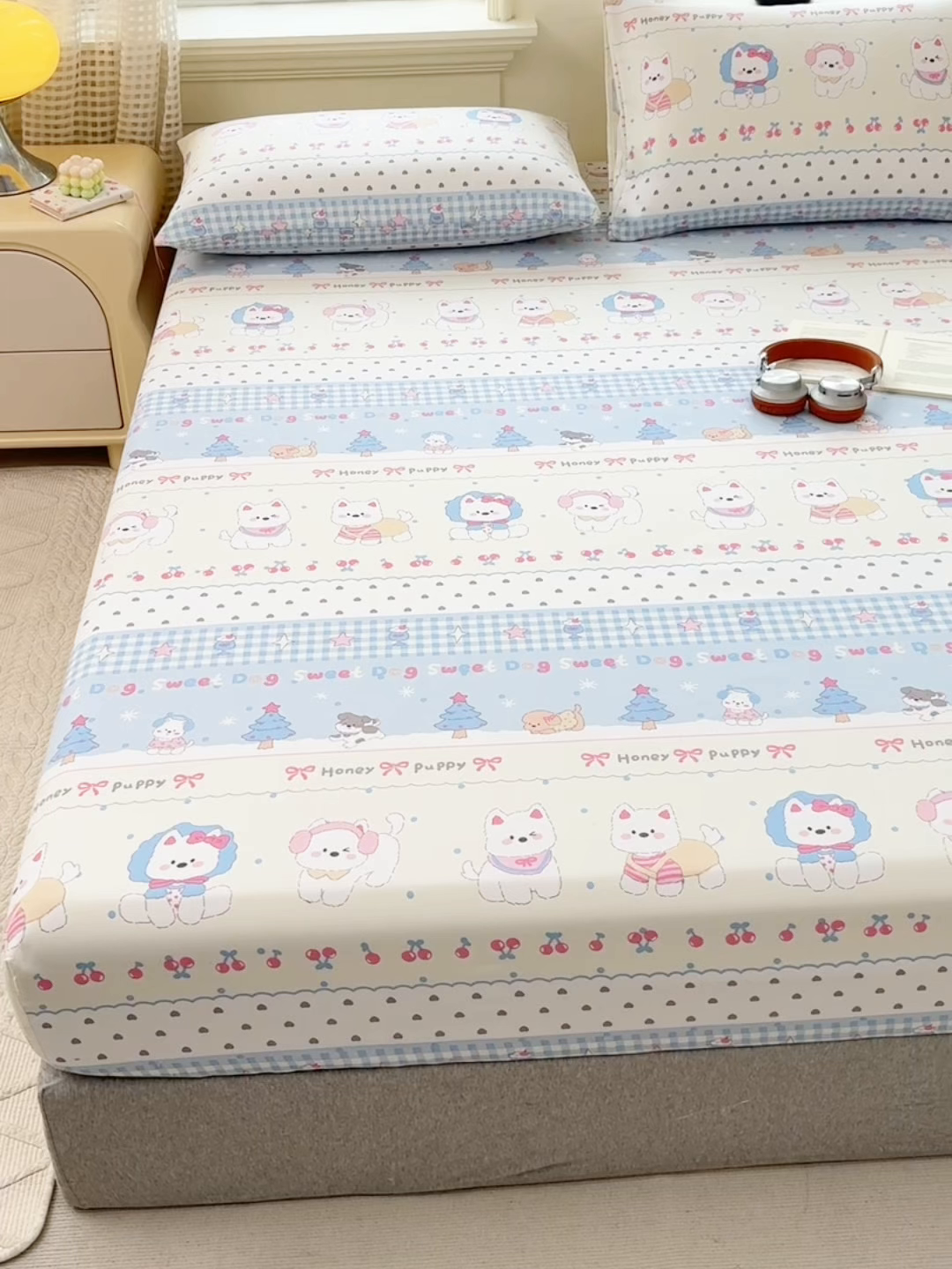 91家纺网 家纺一手货源 找家纺 青泽家纺 2025新款原棉老粗布床笠系列 甜心小狗