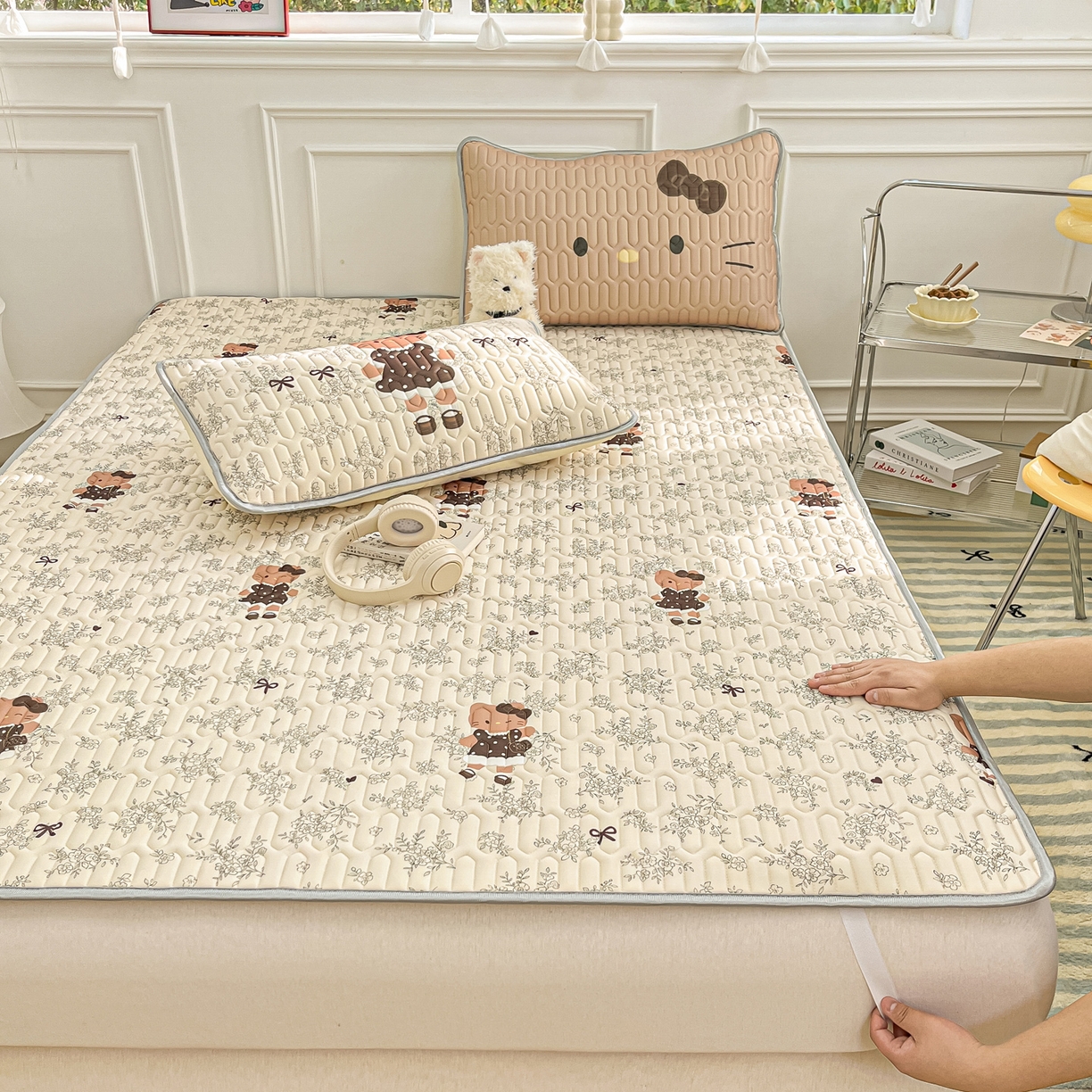 91家纺网 家纺一手货源 找家纺 摩妮卡 2026新款数码大版小清新乳胶凉席床席款三件套-场景一 拍照小场地