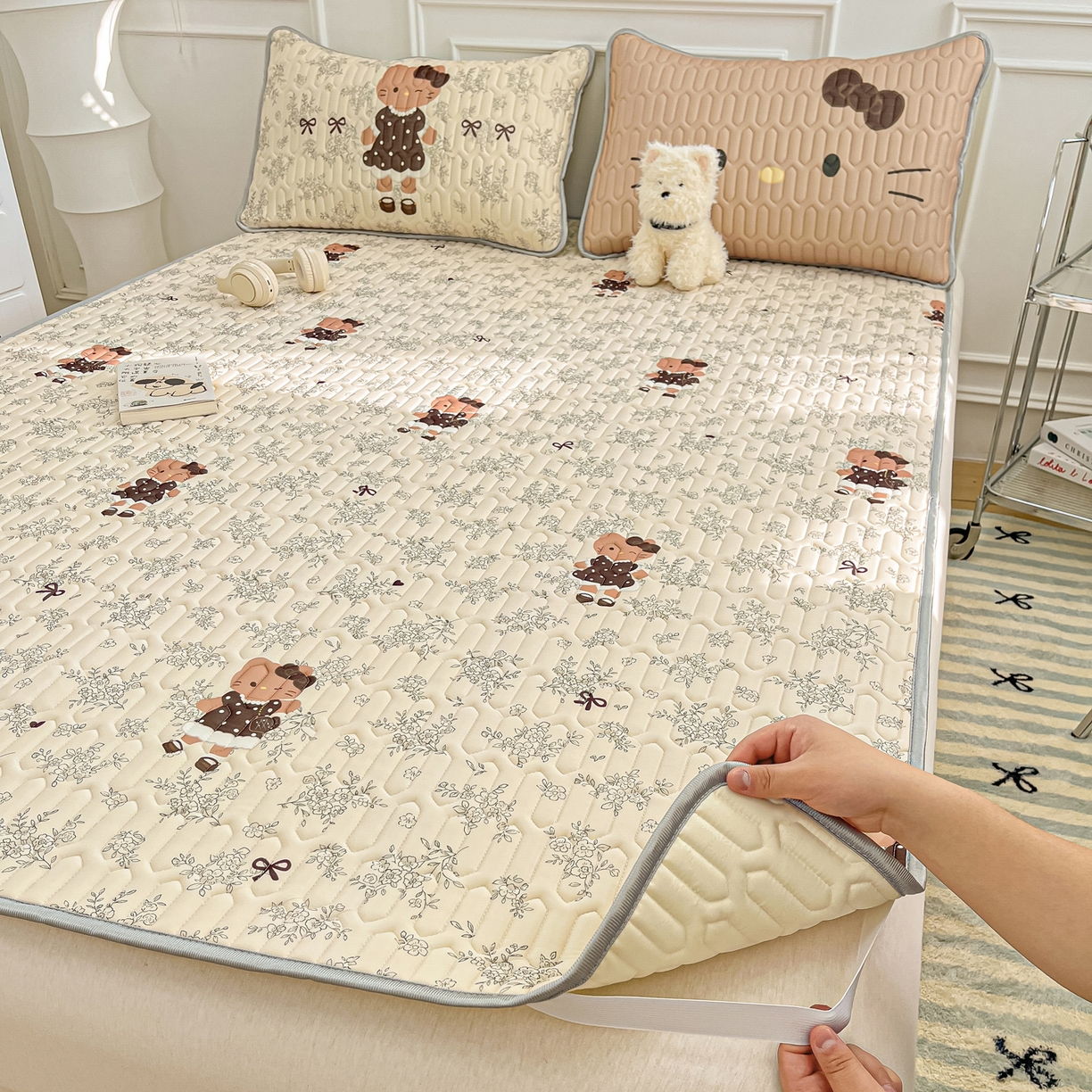 91家纺网 家纺一手货源 找家纺 摩妮卡 2026新款数码大版小清新乳胶凉席床席款三件套-场景一 拍照小场地