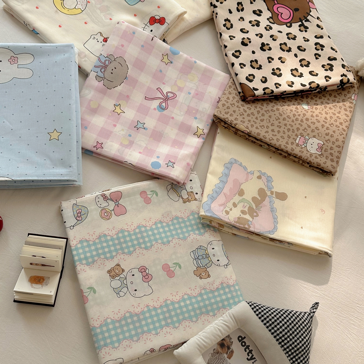 91家纺网 家纺一手货源 找家纺 六巷胡同 2026新款40支全棉13070INS卡通全棉单品床单 组合叠拍图