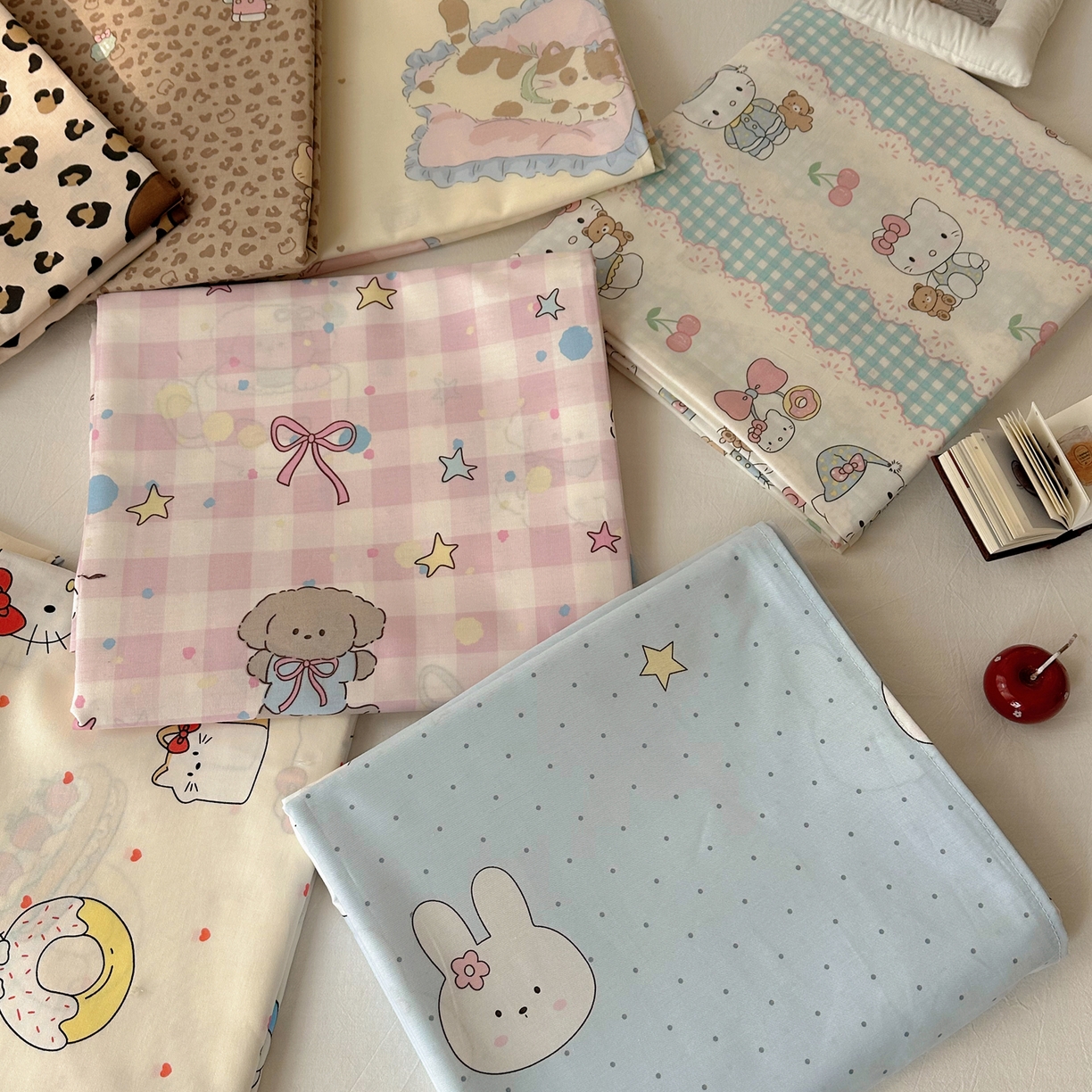 91家纺网 家纺一手货源 找家纺 六巷胡同 2026新款40支全棉13070INS卡通全棉单品床单 组合叠拍图