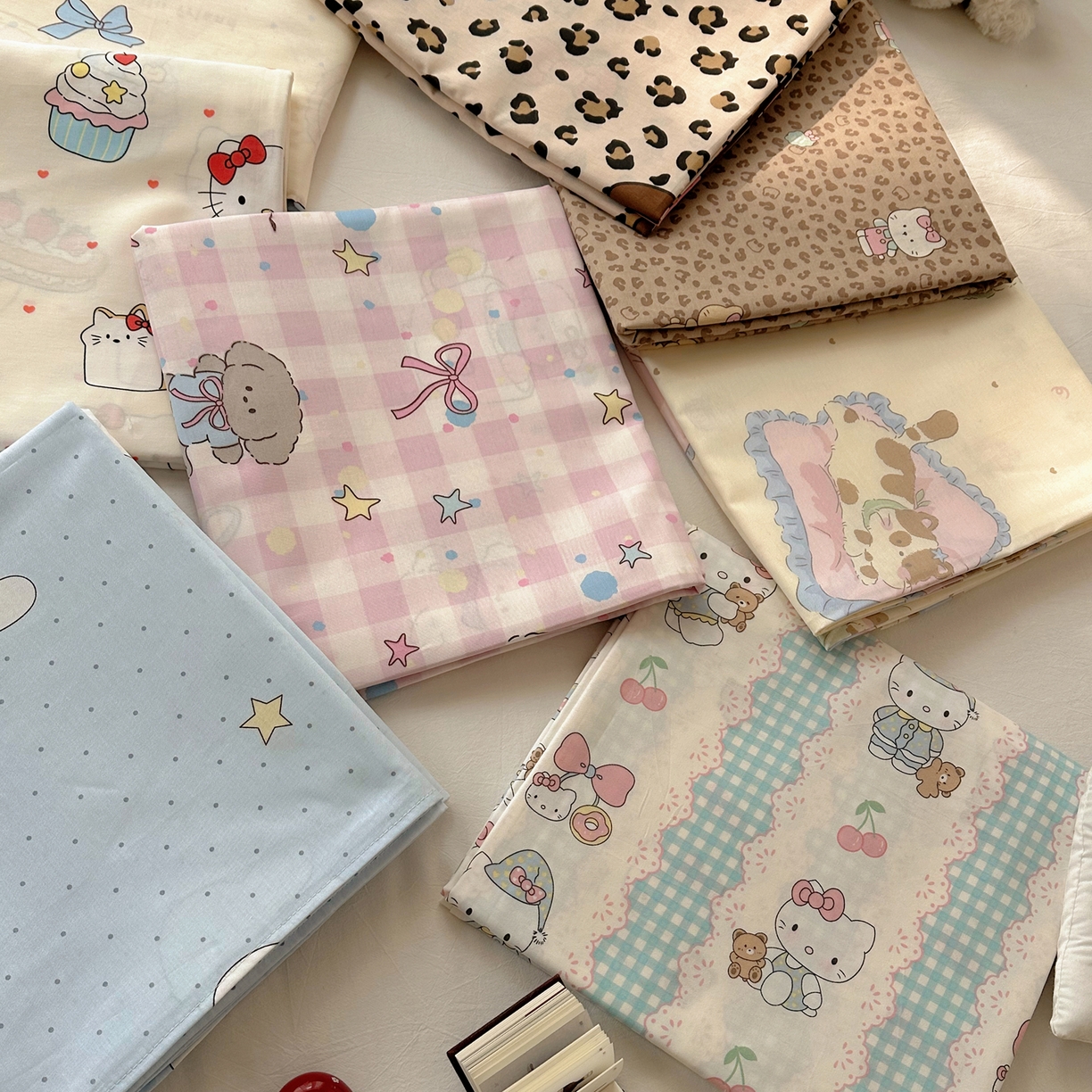 91家纺网 家纺一手货源 找家纺 六巷胡同 2026新款40支全棉13070INS卡通全棉单品床单 组合叠拍图