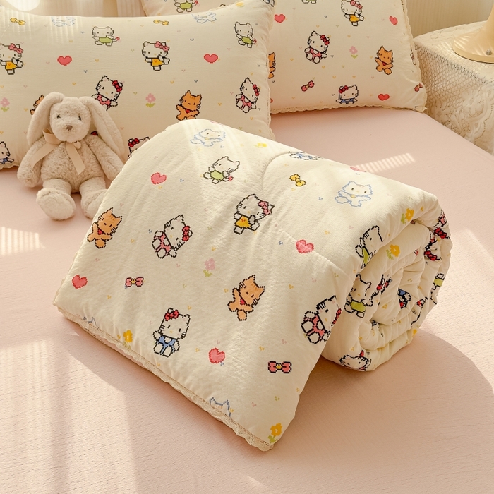 91家纺网 家纺一手货源 找家纺 贝扬思家纺 2026新款云感双层纱抗菌花边夏被-晴风系列 晴风-像素小猫