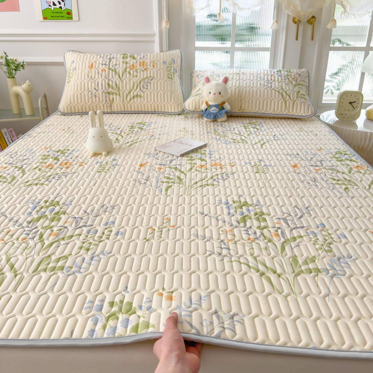 91家纺网 家纺一手货源 找家纺 摩妮卡 2026新款数码大版小清新乳胶凉席床席款三件套-场景一 清新花语