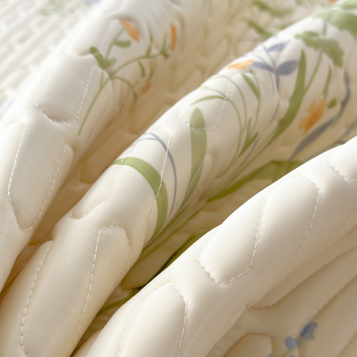 91家纺网 家纺一手货源 找家纺 摩妮卡 2026新款数码大版小清新乳胶凉席床席款三件套-场景一 清新花语