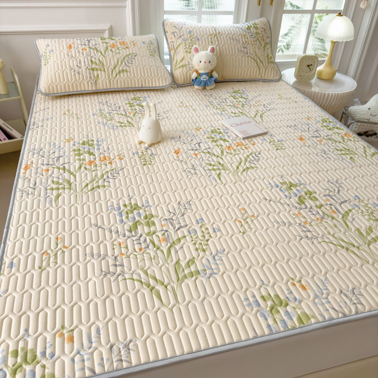 91家纺网 家纺一手货源 找家纺 摩妮卡 2026新款数码大版小清新乳胶凉席床席款三件套-场景一 清新花语