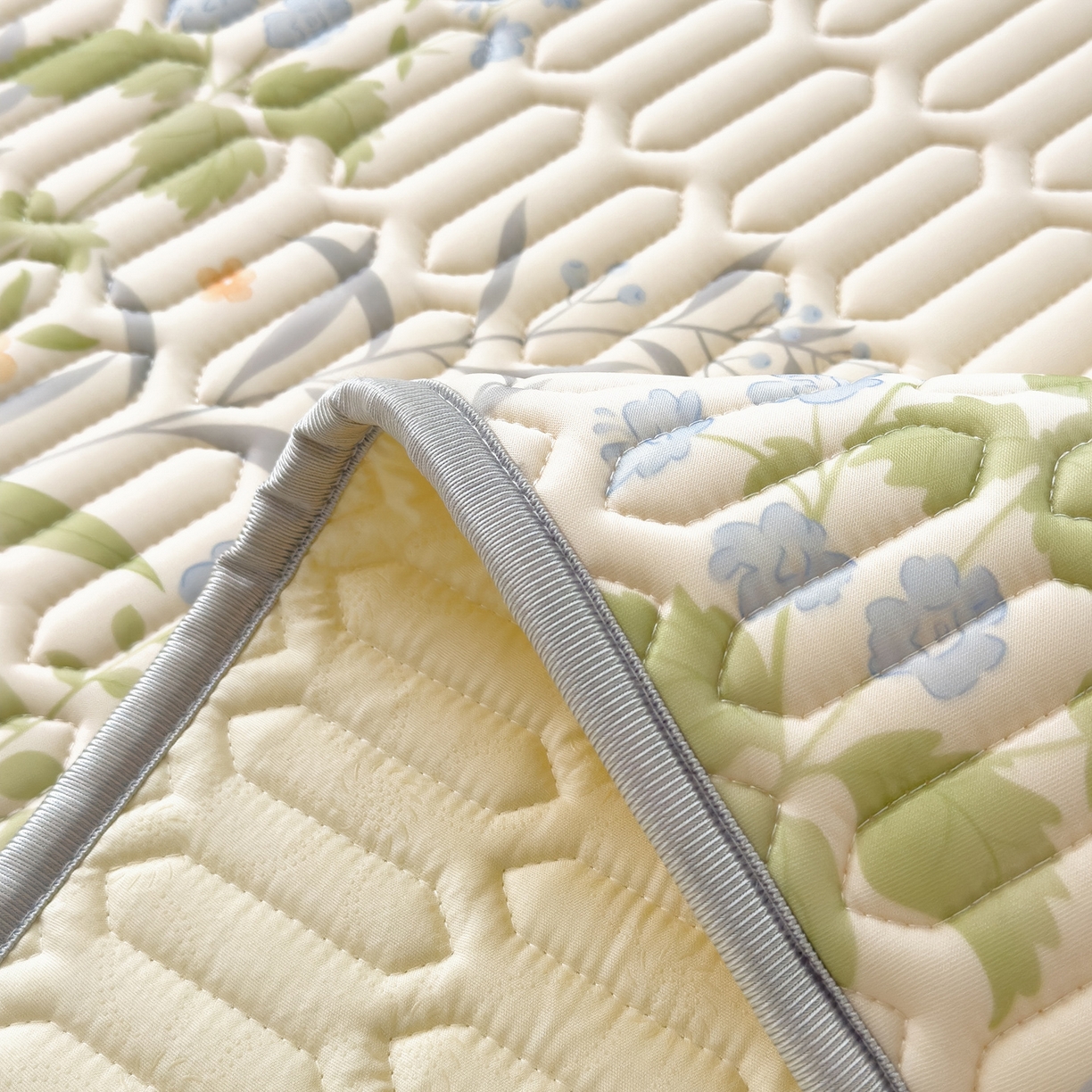 91家纺网 家纺一手货源 找家纺 摩妮卡 2026新款数码大版小清新乳胶凉席床席款三件套-场景一 清新花语