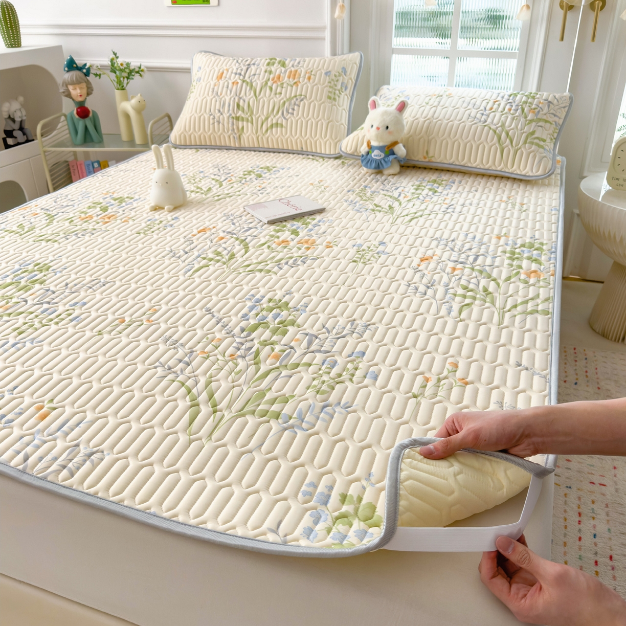 91家纺网 家纺一手货源 找家纺 摩妮卡 2026新款数码大版小清新乳胶凉席床席款三件套-场景一 清新花语