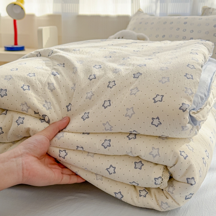 91家纺网 家纺一手货源 找家纺 贝扬思家纺 2026新款云感双层纱抗菌花边夏被-晴风系列 晴风-摘星