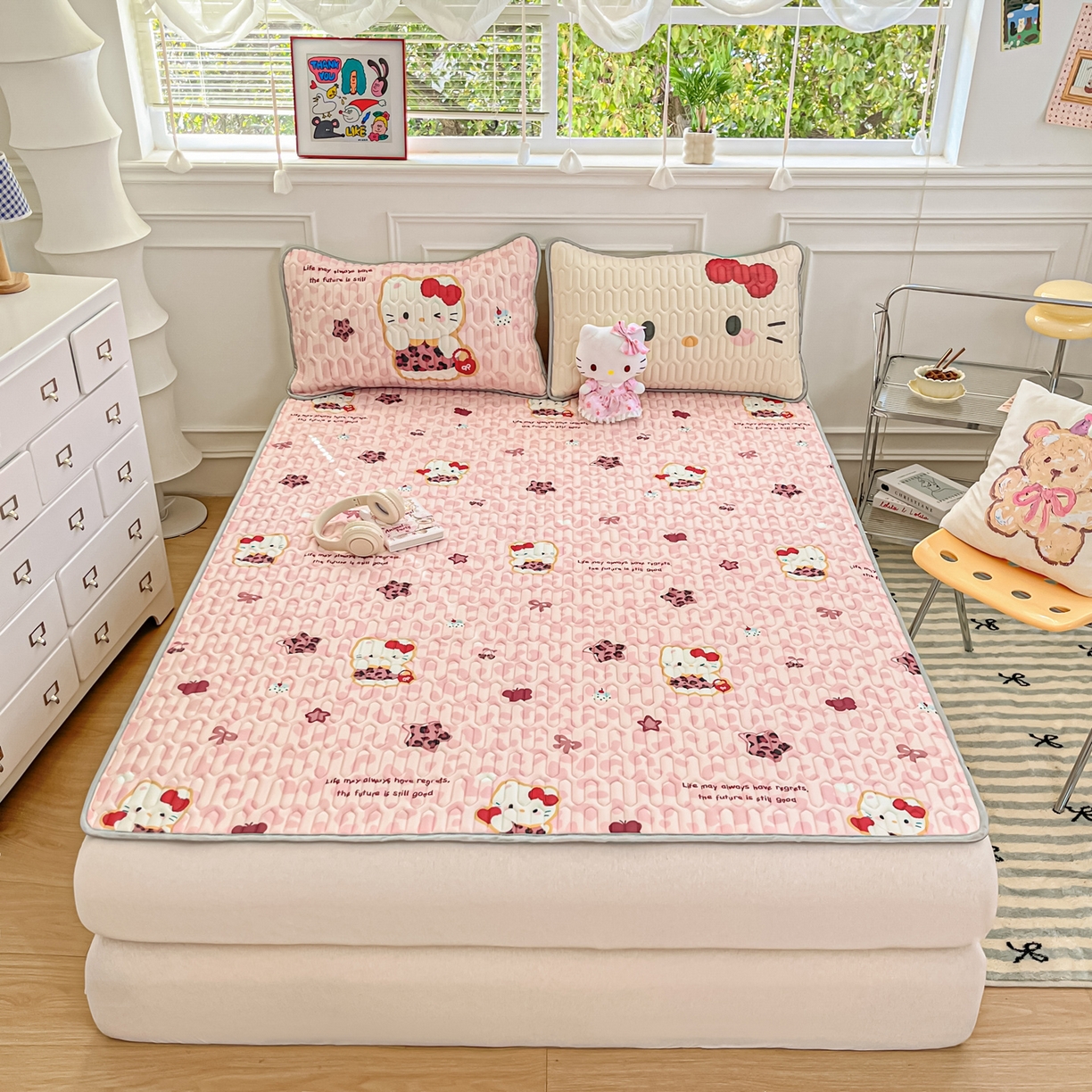 91家纺网 家纺一手货源 找家纺 摩妮卡 2026新款数码大版小清新乳胶凉席床席款三件套-场景一 趣巧小猫咪-粉