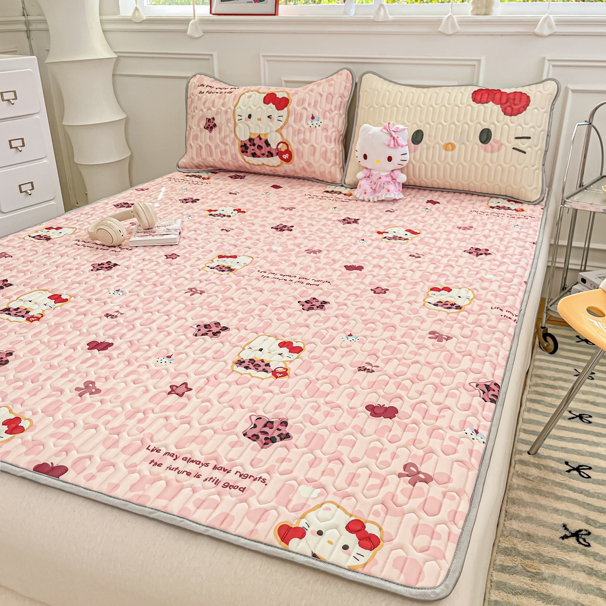 91家纺网 家纺一手货源 找家纺 摩妮卡 2026新款数码大版小清新乳胶凉席床席款三件套-场景一 趣巧小猫咪-粉