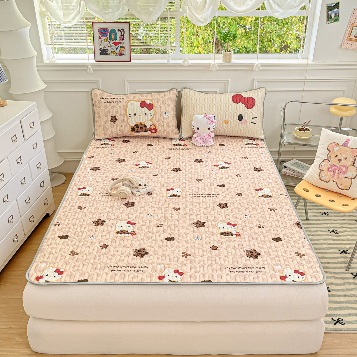 91家纺网 家纺一手货源 找家纺 摩妮卡 2026新款数码大版小清新乳胶凉席床席款三件套-场景一 趣巧小猫咪-咖