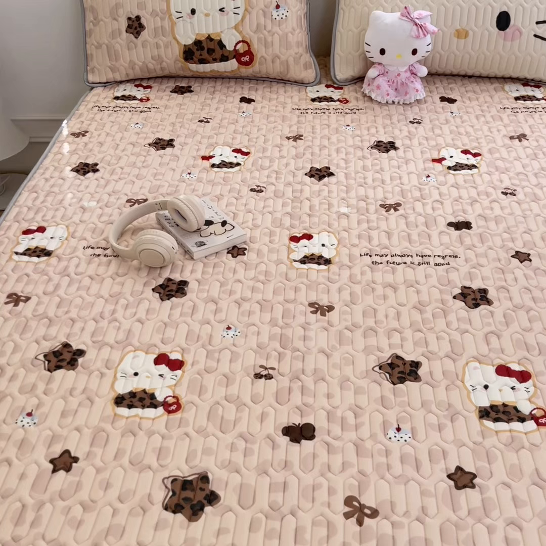 91家纺网 家纺一手货源 找家纺 摩妮卡 2026新款数码大版小清新乳胶凉席床席款三件套-场景一 趣巧小猫咪-咖