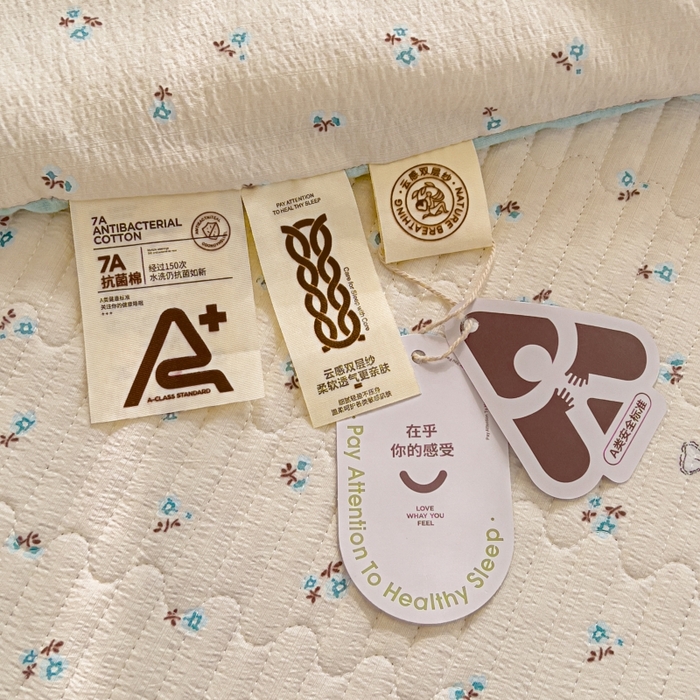 91家纺网 家纺一手货源 找家纺 贝扬思家纺 2026新款云感双层纱7A抗菌夏被四件套系列-栀夏系列 栀夏-浪漫兔兔