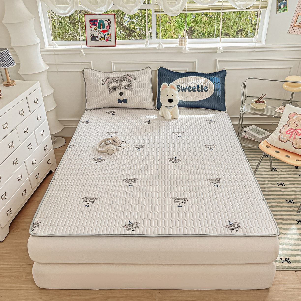 91家纺网 家纺一手货源 找家纺 摩妮卡 2026新款数码大版小清新乳胶凉席床席款三件套-场景一 热情大狗狗