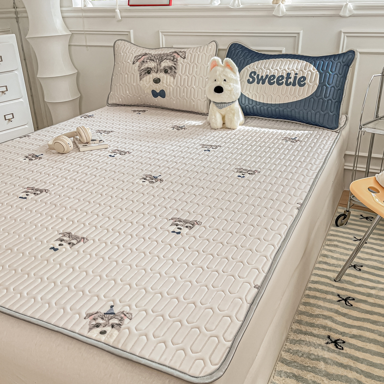 91家纺网 家纺一手货源 找家纺 摩妮卡 2026新款数码大版小清新乳胶凉席床席款三件套-场景一 热情大狗狗