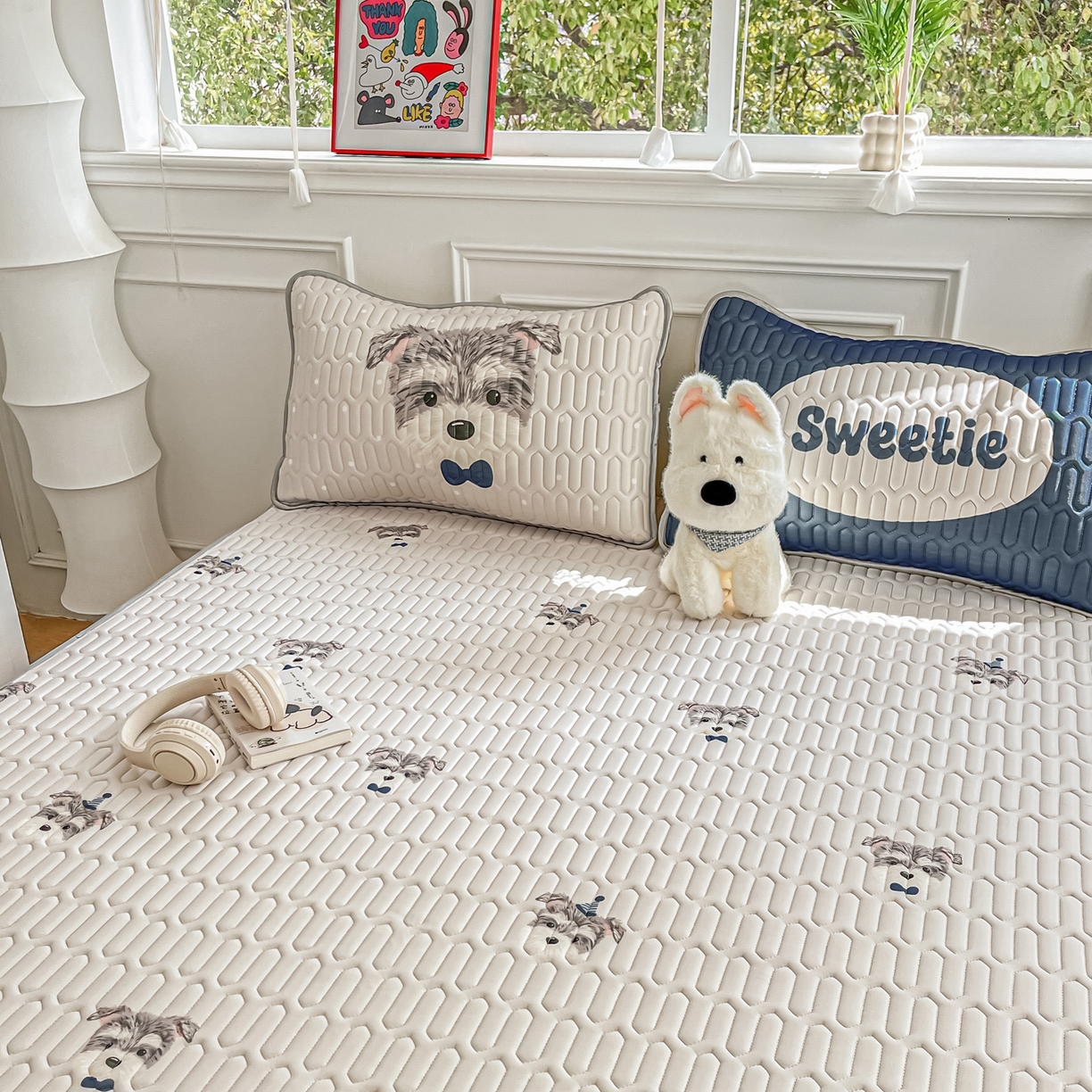 91家纺网 家纺一手货源 找家纺 摩妮卡 2026新款数码大版小清新乳胶凉席床席款三件套-场景一 热情大狗狗