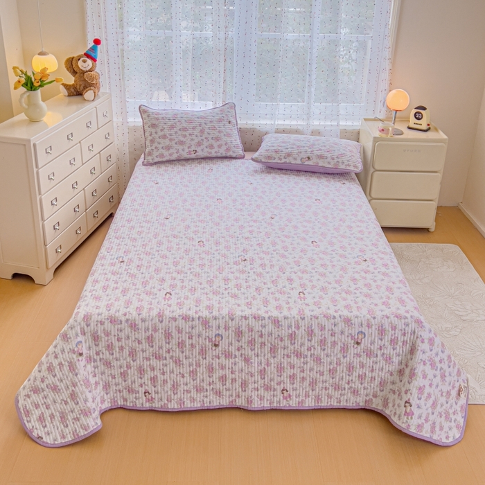 91家纺网 家纺一手货源 找家纺 贝扬思家纺 2026新款云感双层纱7A抗菌夏被四件套系列-栀夏系列 栀夏-梦境之间