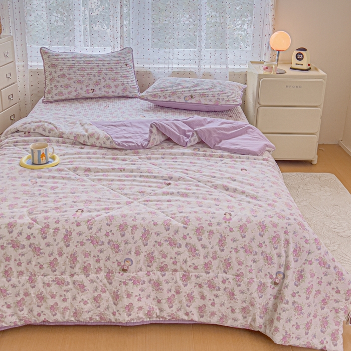 91家纺网 家纺一手货源 找家纺 贝扬思家纺 2026新款云感双层纱7A抗菌夏被四件套系列-栀夏系列 栀夏-梦境之间