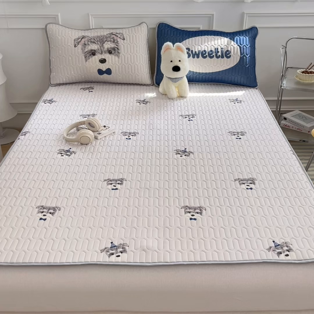 91家纺网 家纺一手货源 找家纺 摩妮卡 2026新款数码大版小清新乳胶凉席床席款三件套-场景一 热情大狗狗