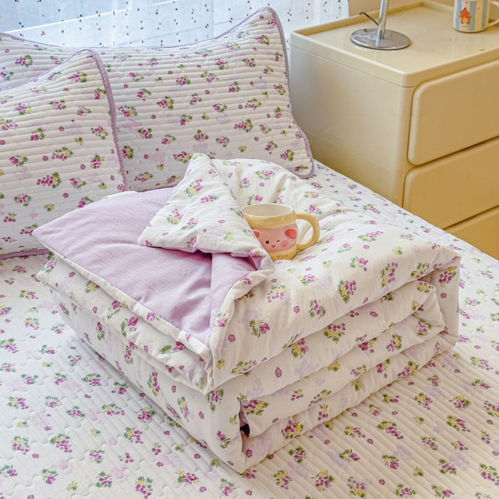 91家纺网 家纺一手货源 找家纺 贝扬思家纺 2026新款云感双层纱7A抗菌夏被四件套系列-栀夏系列 栀夏-葡萄多多