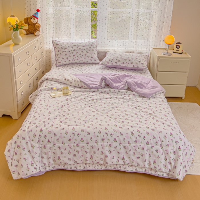 91家纺网 家纺一手货源 找家纺 贝扬思家纺 2026新款云感双层纱7A抗菌夏被四件套系列-栀夏系列 栀夏-葡萄多多