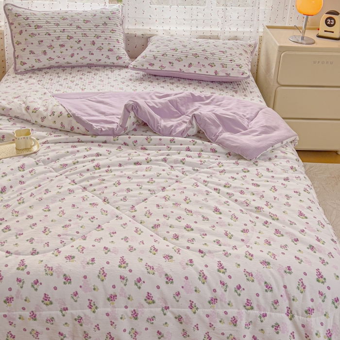 91家纺网 家纺一手货源 找家纺 贝扬思家纺 2026新款云感双层纱7A抗菌夏被四件套系列-栀夏系列 栀夏-葡萄多多