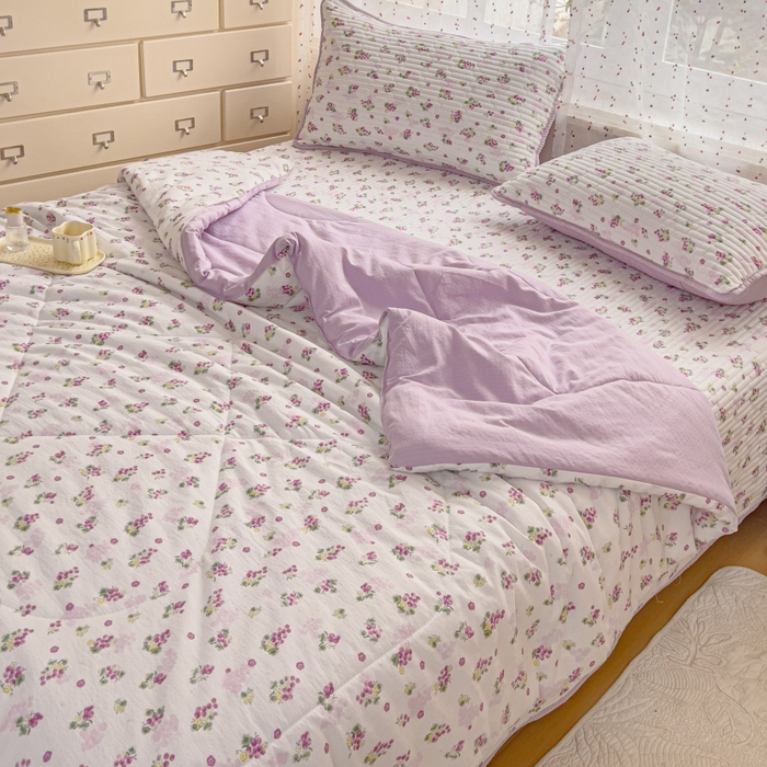 91家纺网 家纺一手货源 找家纺 贝扬思家纺 2026新款云感双层纱7A抗菌夏被四件套系列-栀夏系列 栀夏-葡萄多多