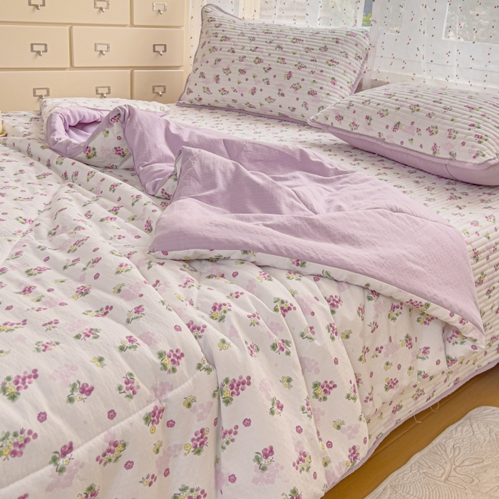 91家纺网 家纺一手货源 找家纺 贝扬思家纺 2026新款云感双层纱7A抗菌夏被四件套系列-栀夏系列 栀夏-葡萄多多