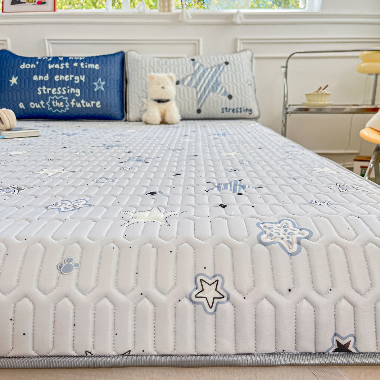 91家纺网 家纺一手货源 找家纺 摩妮卡 2026新款数码大版小清新乳胶凉席床席款三件套-场景一 睡眠时光