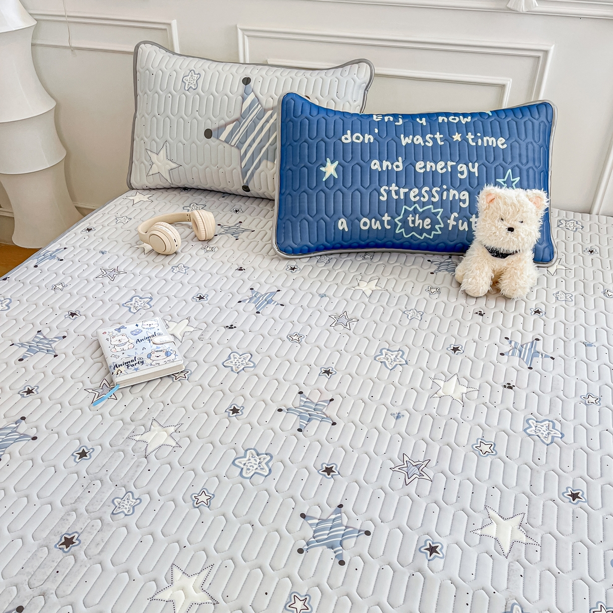 91家纺网 家纺一手货源 找家纺 摩妮卡 2026新款数码大版小清新乳胶凉席床席款三件套-场景一 睡眠时光