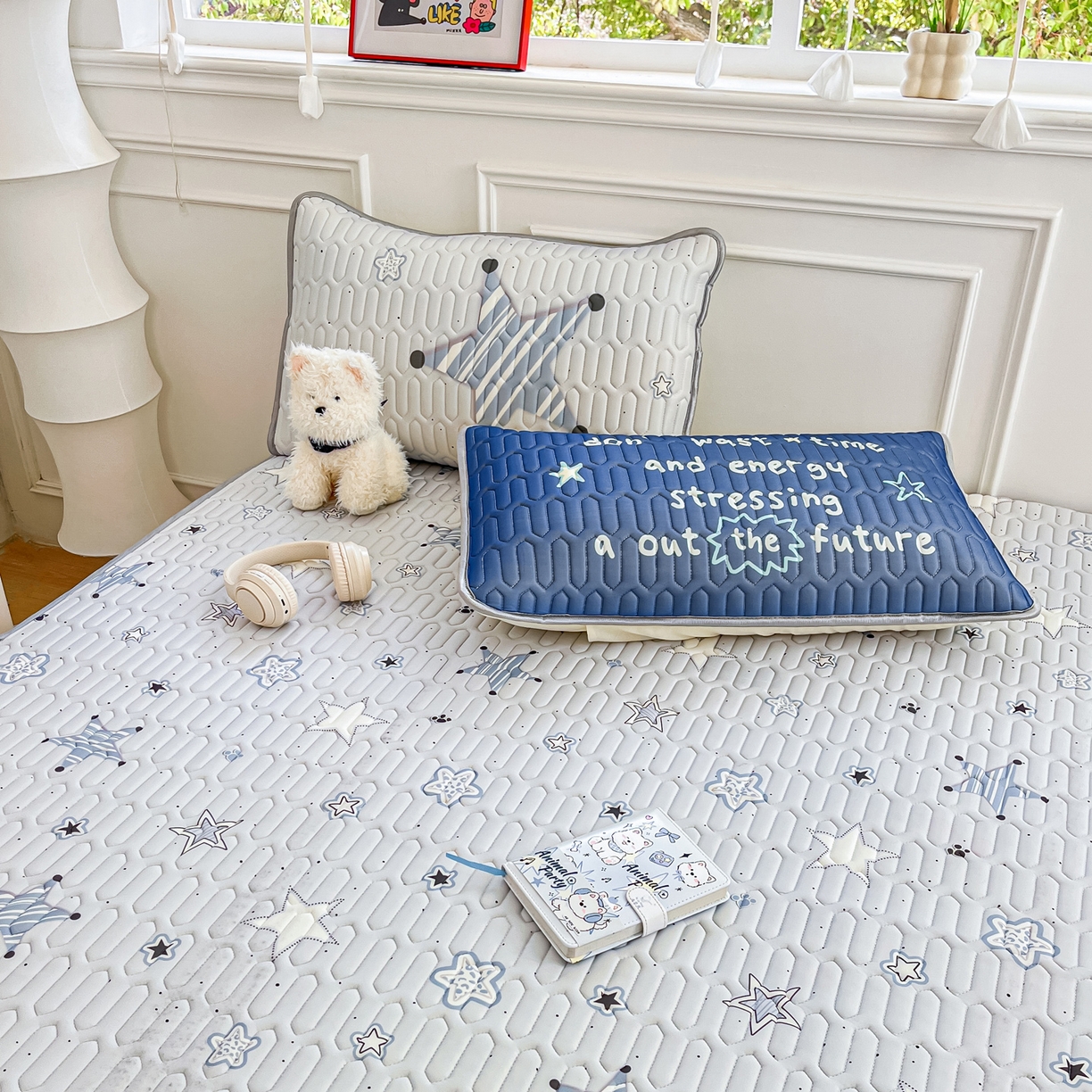 91家纺网 家纺一手货源 找家纺 摩妮卡 2026新款数码大版小清新乳胶凉席床席款三件套-场景一 睡眠时光