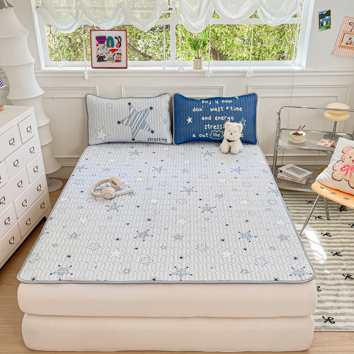 91家纺网 家纺一手货源 找家纺 摩妮卡 2026新款数码大版小清新乳胶凉席床席款三件套-场景一 睡眠时光