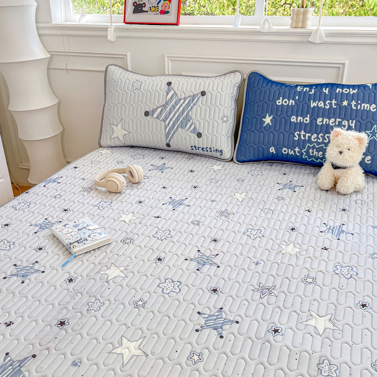 91家纺网 家纺一手货源 找家纺 摩妮卡 2026新款数码大版小清新乳胶凉席床席款三件套-场景一 睡眠时光