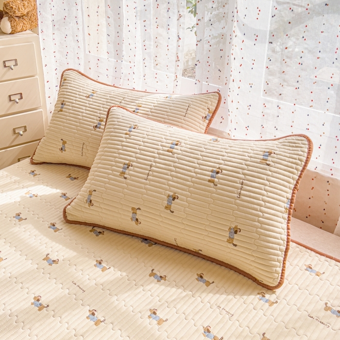 91家纺网 家纺一手货源 找家纺 贝扬思家纺 2026新款云感双层纱7A抗菌夏被四件套系列-栀夏系列 栀夏-俏皮狗