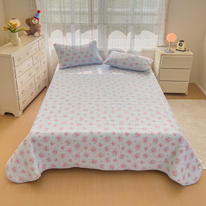 91家纺网 家纺一手货源 找家纺 贝扬思家纺 2026新款云感双层纱7A抗菌夏被四件套系列-栀夏系列 栀夏-清风雨雾蓝